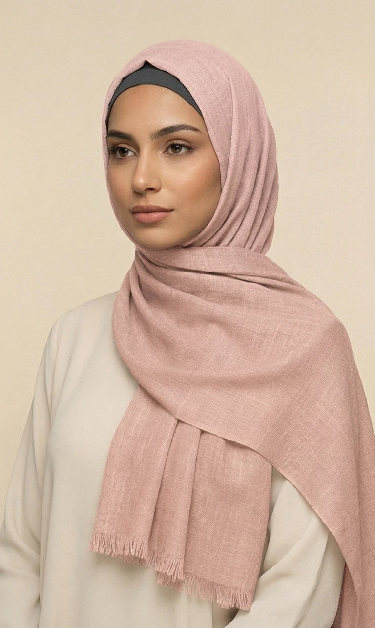 Hijab Schal in Dunkelgrau mit Struktur und Fransen – Eleganter Kopftuch Schal (S19)