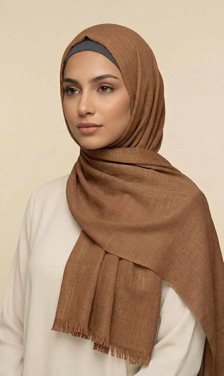 Hijab Schal in Dunkelgrau mit Struktur und Fransen – Eleganter Kopftuch Schal (S19)