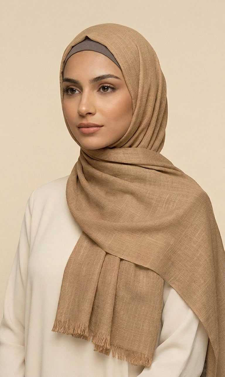 Hijab Schal in Dunkelgrau mit Struktur und Fransen – Eleganter Kopftuch Schal (S19)