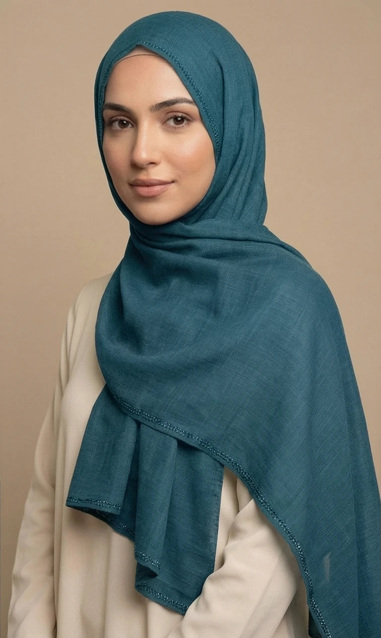 Hijab Schal in Hellbraun mit dekorativer Bordüre – Eleganter Leichter Kopftuch Schal (S20)