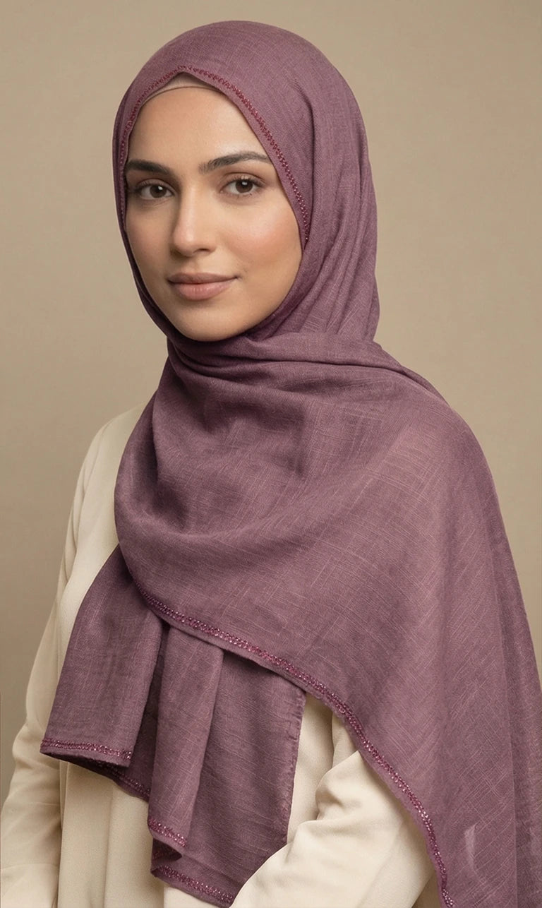 Hijab Schal in Hellbraun mit dekorativer Bordüre – Eleganter Leichter Kopftuch Schal (S20)