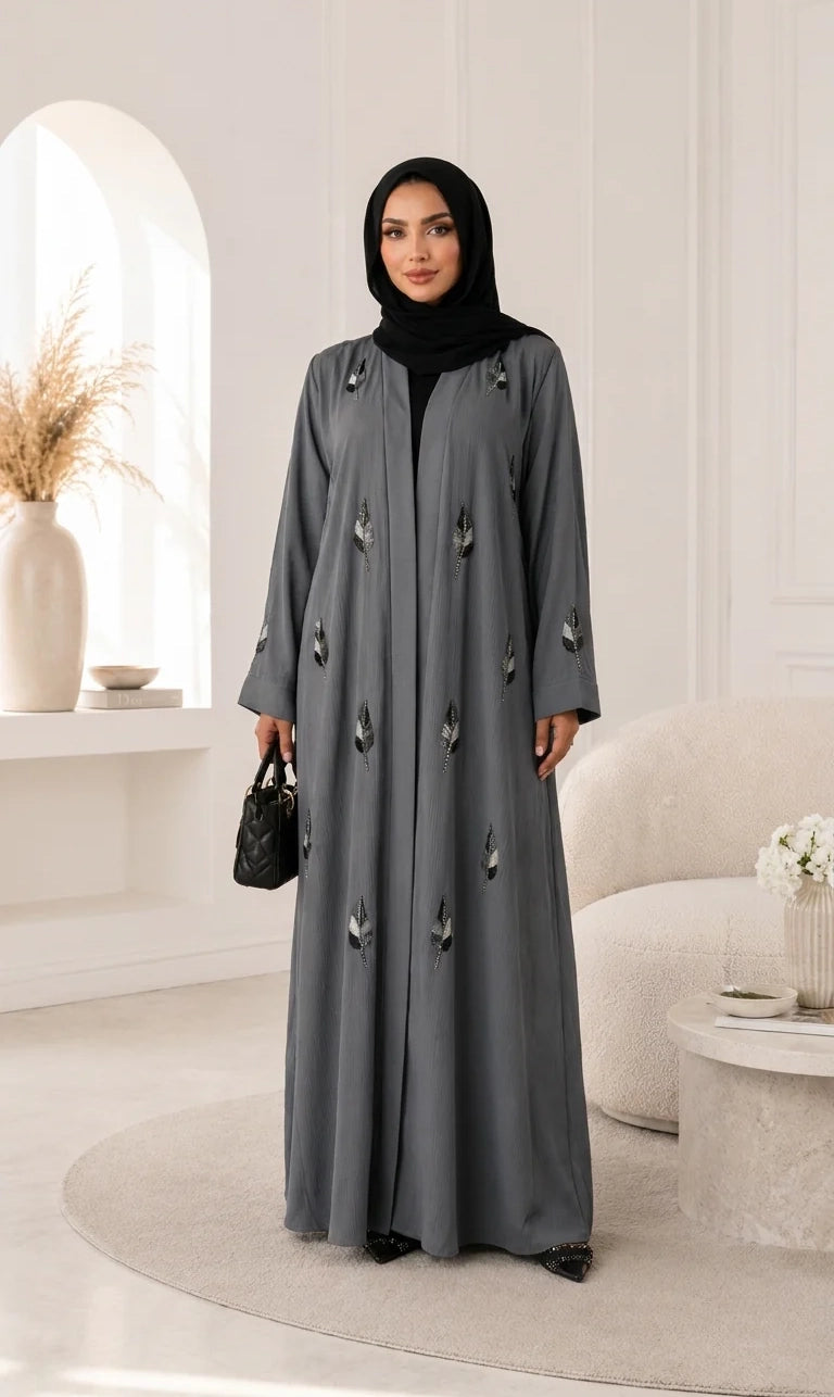 Risha Laméa Abaya – luxuriöse Abaya mit funkelnder Federstickerei