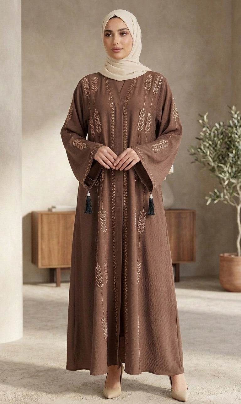 Abaya mit kunstvoller Stickerei und Quasten