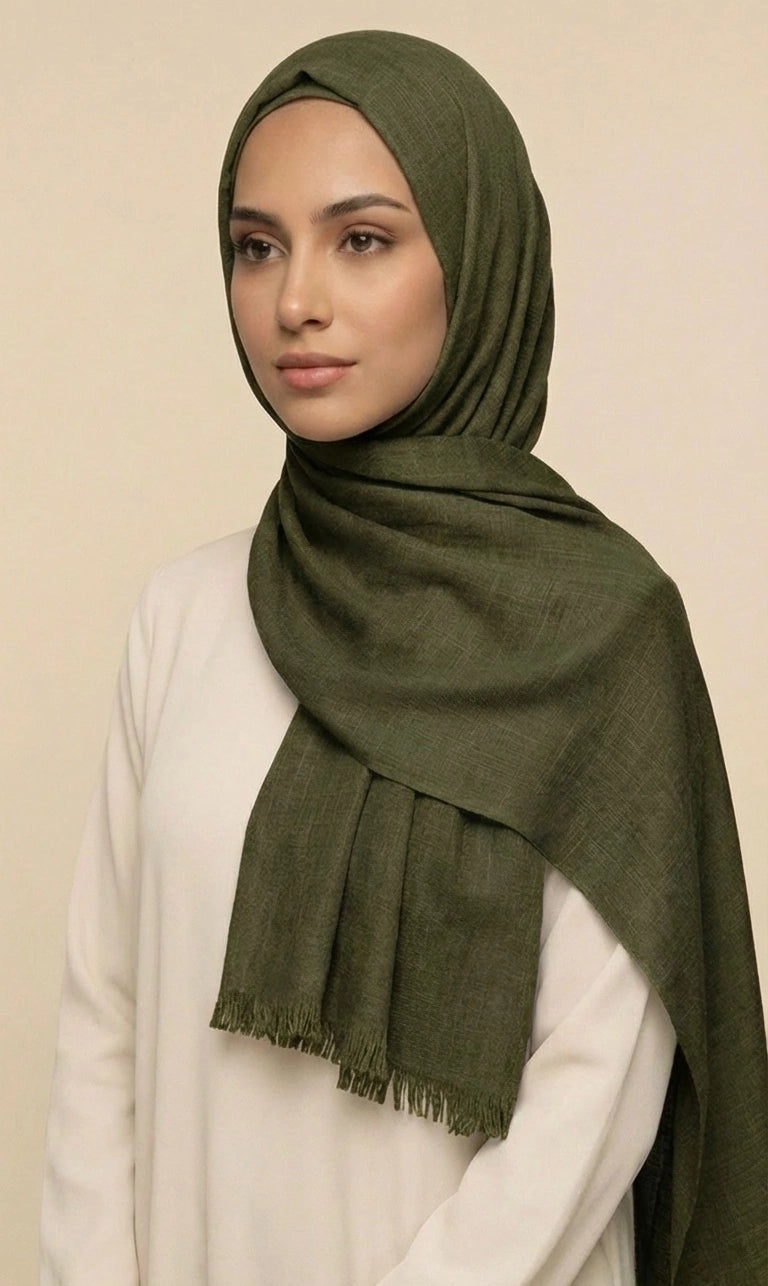Hijab Schal in Dunkelgrau mit Struktur und Fransen – Eleganter Kopftuch Schal (S19)