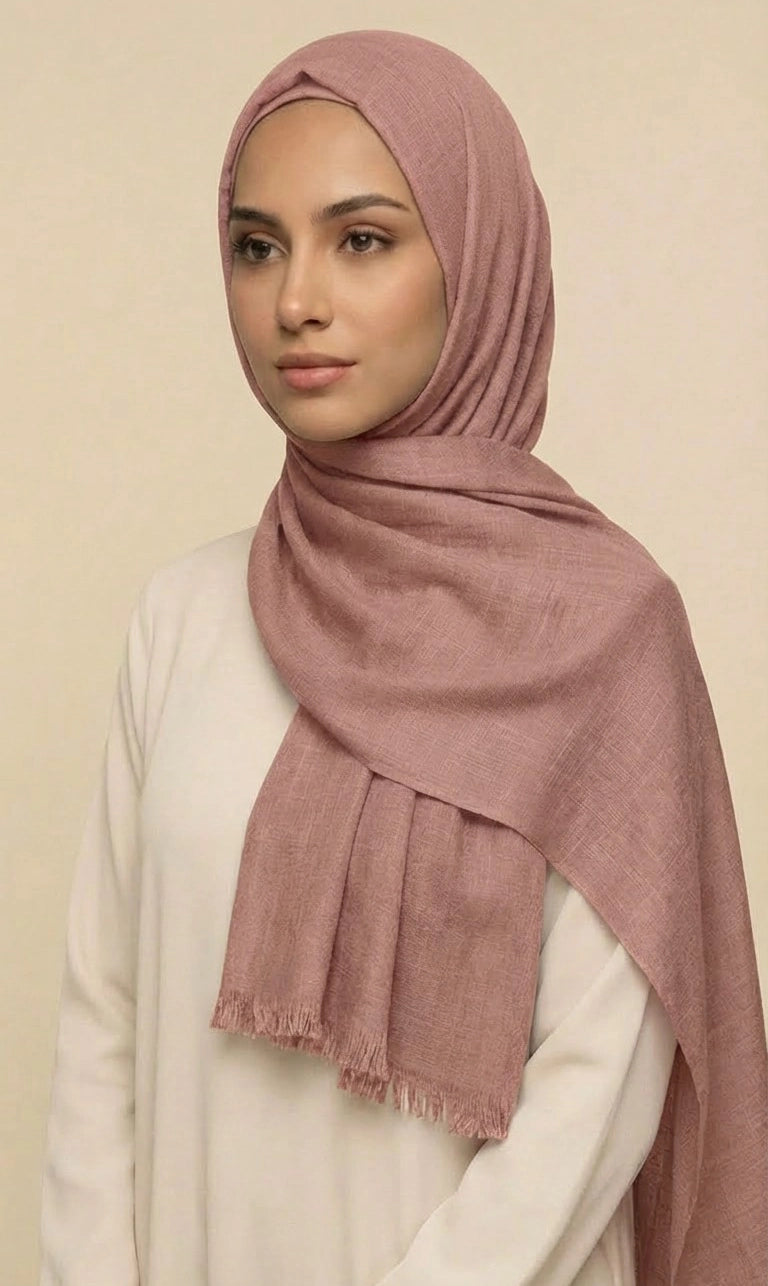 Hijab Schal in Dunkelgrau mit Struktur und Fransen – Eleganter Kopftuch Schal (S19)