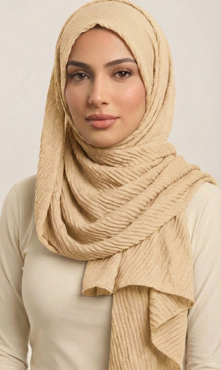 Hijab Schal in Beige mit Crinkle-Struktur und Glitzer – Eleganter Leichter Kopftuch Schal (S21)